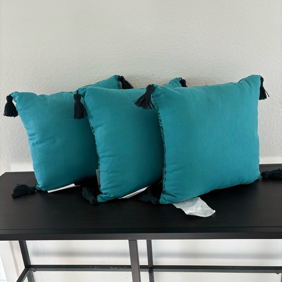❌SOLD❌ NWT Set of 3 Palm Leaf Print Tropical Tasseled Accent Pillows Teal Black - Picture 9 of 10